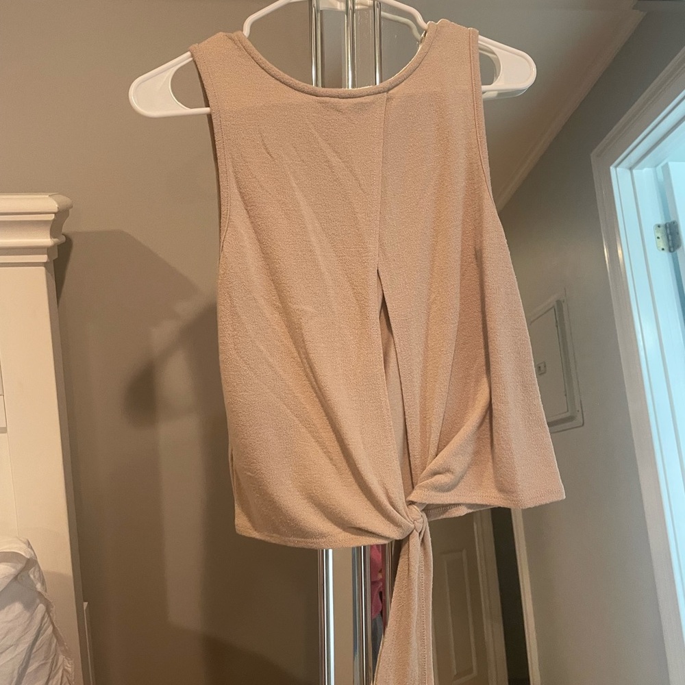 Open back tied tank